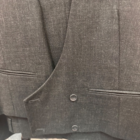 Tuxedo - Picture 9 of 12